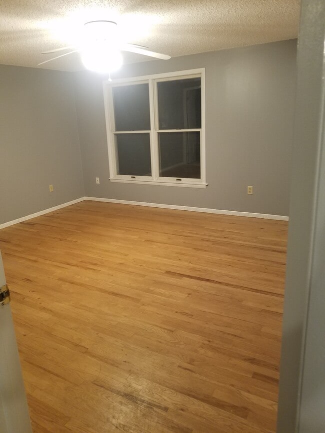 Master Bedroom with Walkin Closet - 5003 Hana Rd