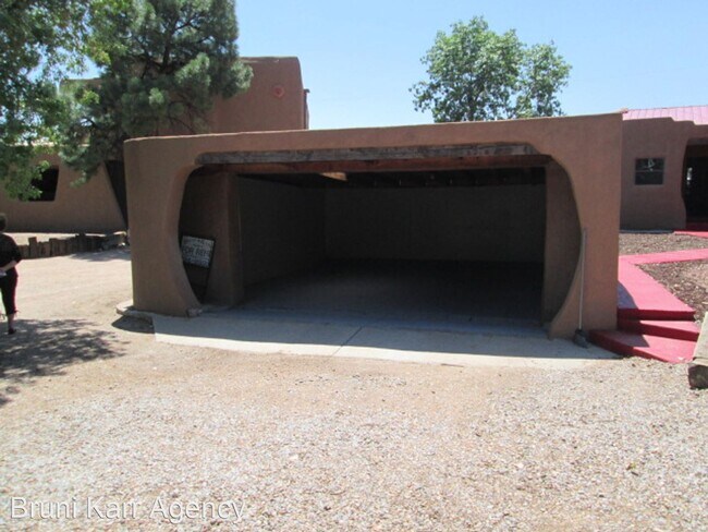 Foto del edificio - 2 br, 2 bath House - 2514 Zearing Ave. NW