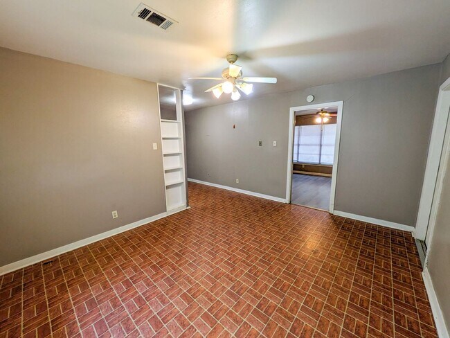 Building Photo - 436 Gardenia Ave