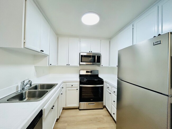 Building Photo - ven141