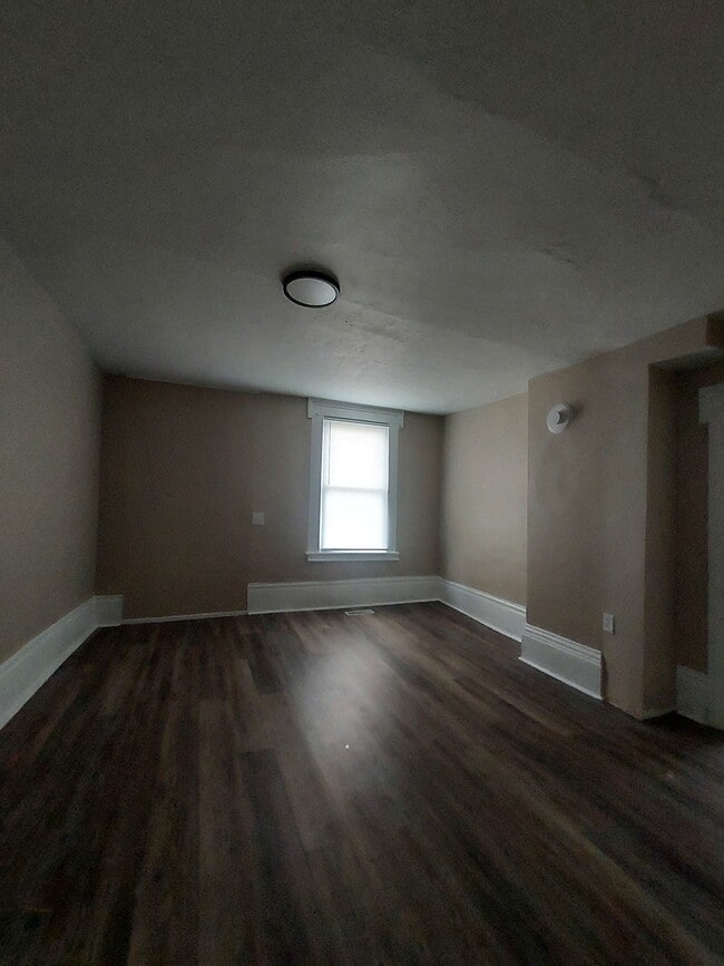 Building Photo - 401 N Mulberry St