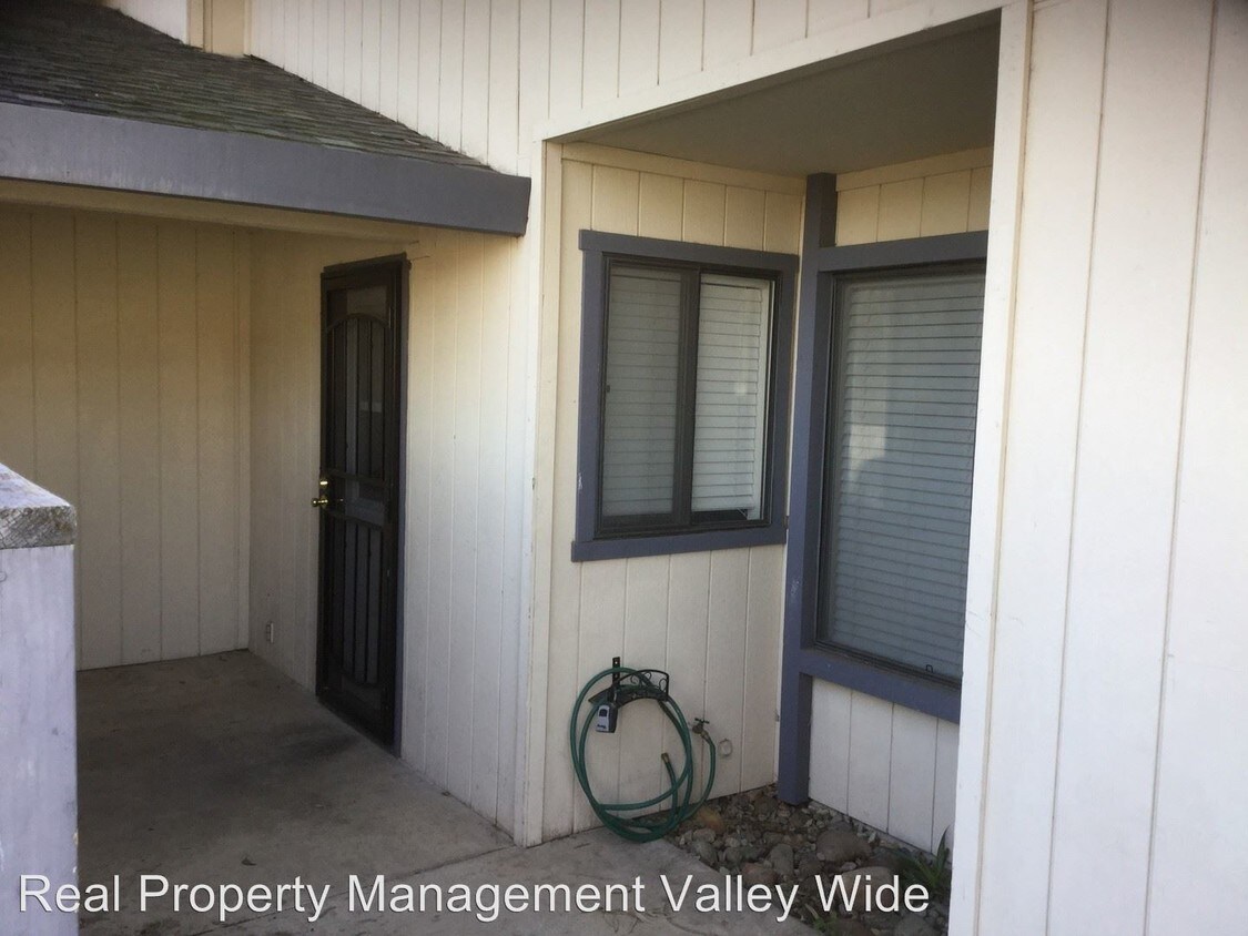 Primary Photo - 2 br, 2 bath House - 604 W. Yosemite Avenue