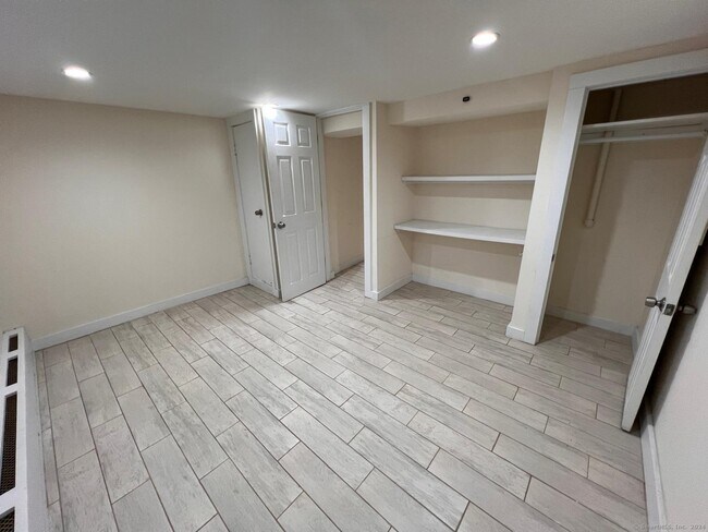 Building Photo - 220 Sunrise Terrace