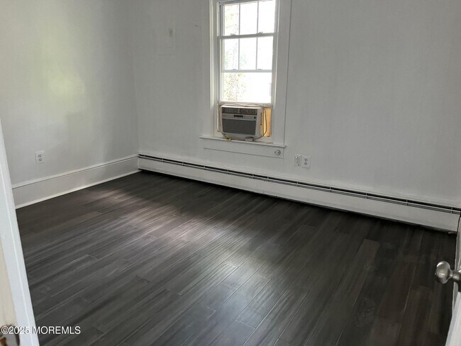 Foto del edificio - 724 W Bay Ave