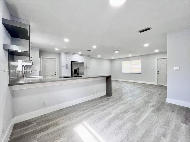 Building Photo - 2 br, 2 bath House - 427 N 24th Ave # 2B