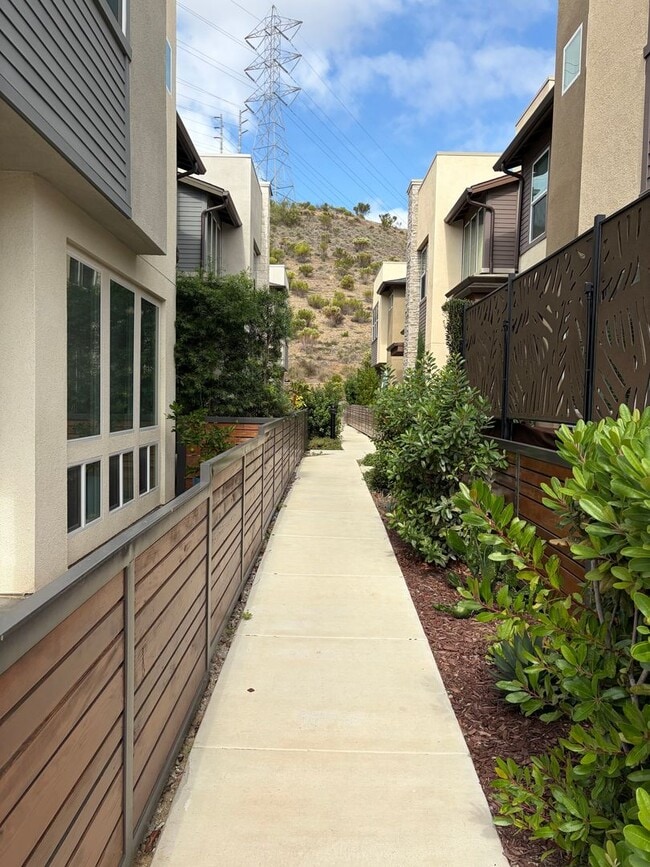 Foto del edificio - 10881 McCan Ct