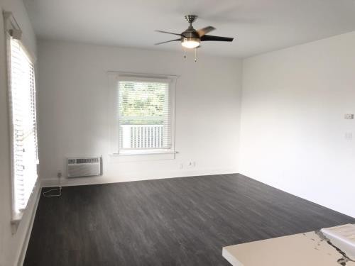 Building Photo - The Senator