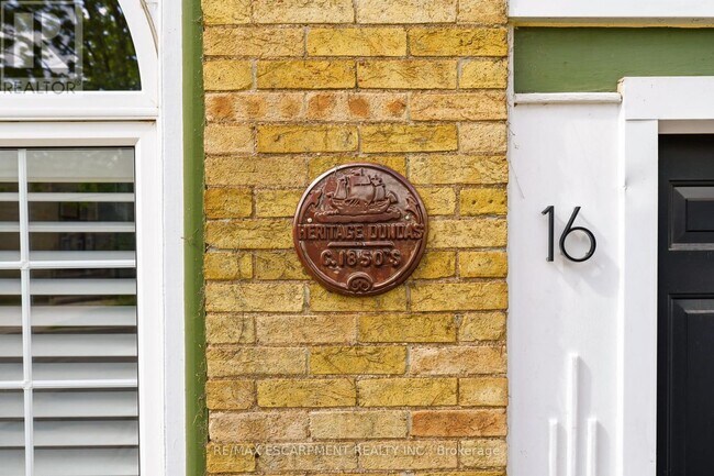 Building Photo - 16 Hatt St