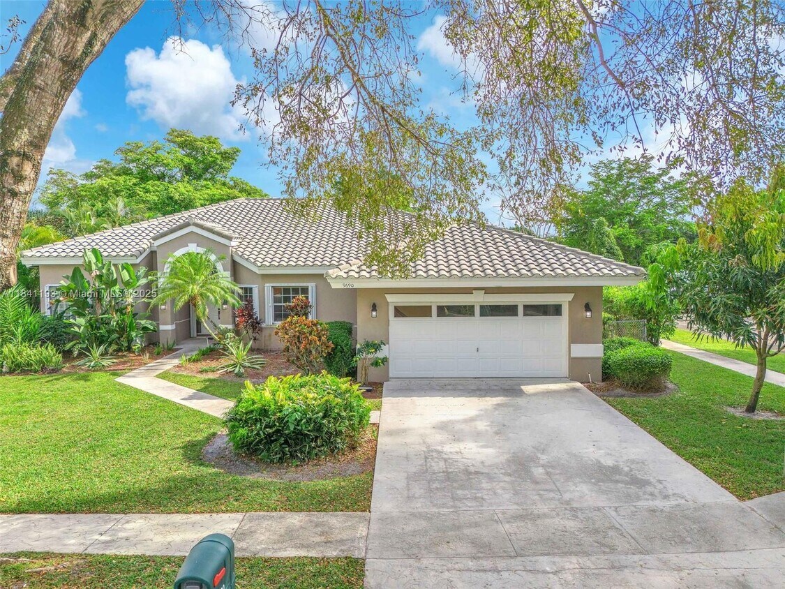 Foto principal - 9690 NW 39th St