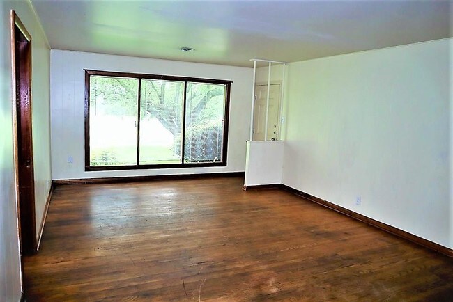 Building Photo - 207 E Harpole Rd