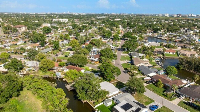 Foto del edificio - 8703 Driftwood Dr