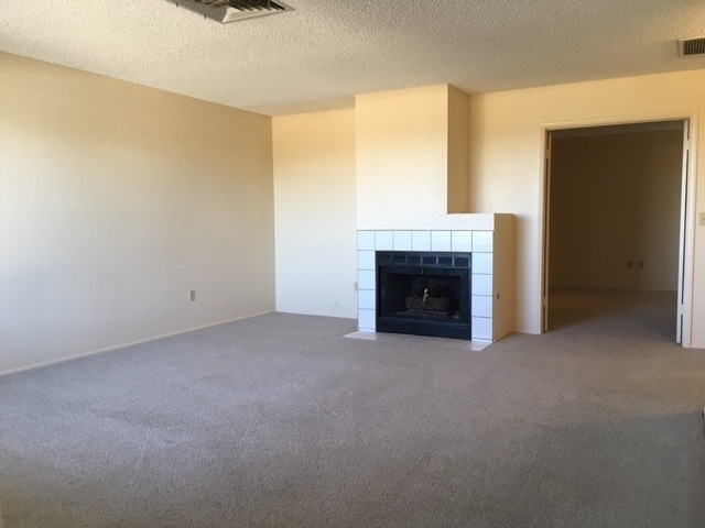 Building Photo - End Unit Two Bedroom Condo in North Prescott