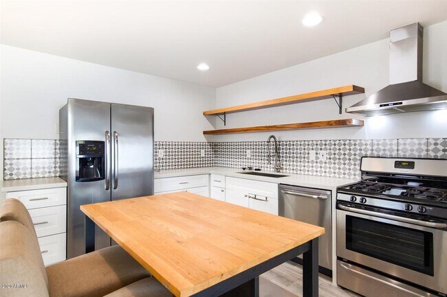 Foto del edificio - 3140 E Glenrosa Ave