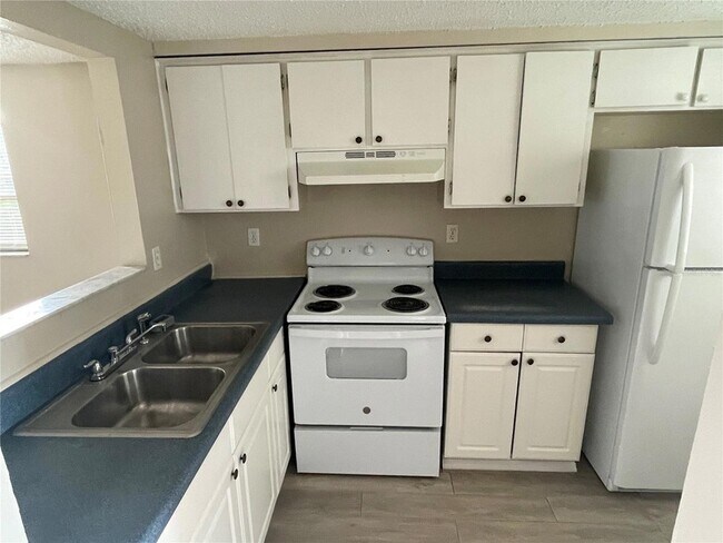 Foto del edificio - 4126 Shoreline Dr