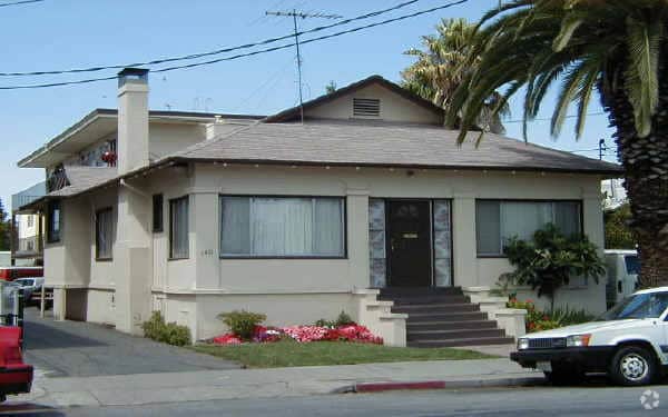 Building Photo - 140 Lincoln Ave