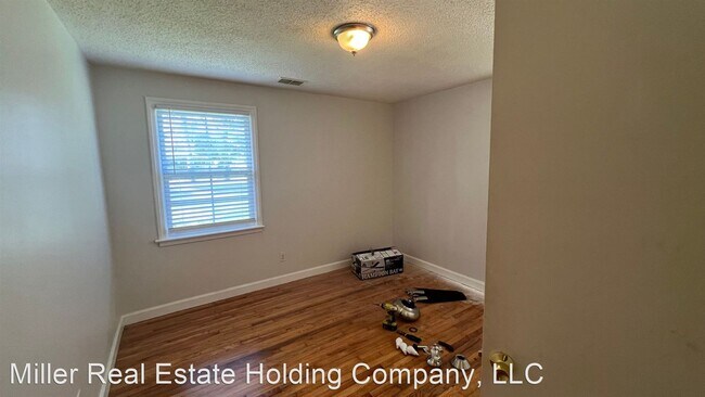 Building Photo - 3 br, 1 bath House - 1404 East 58th Street