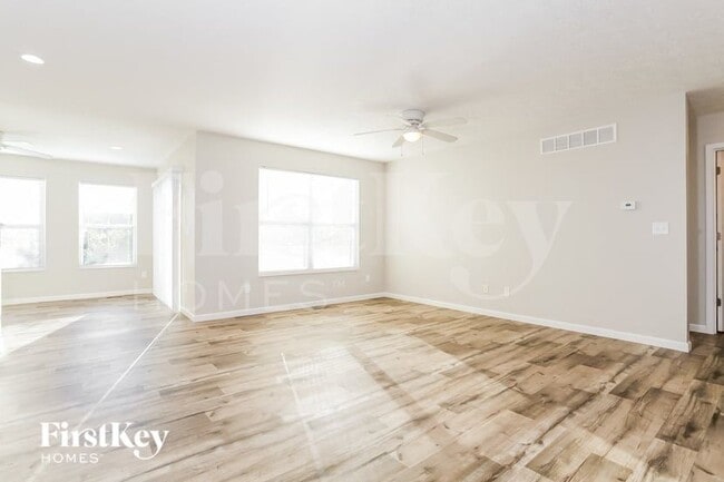 Building Photo - 3277 Blue Springs Dr