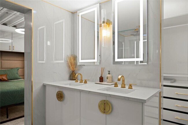 Foto del edificio - 1312 E Washington St