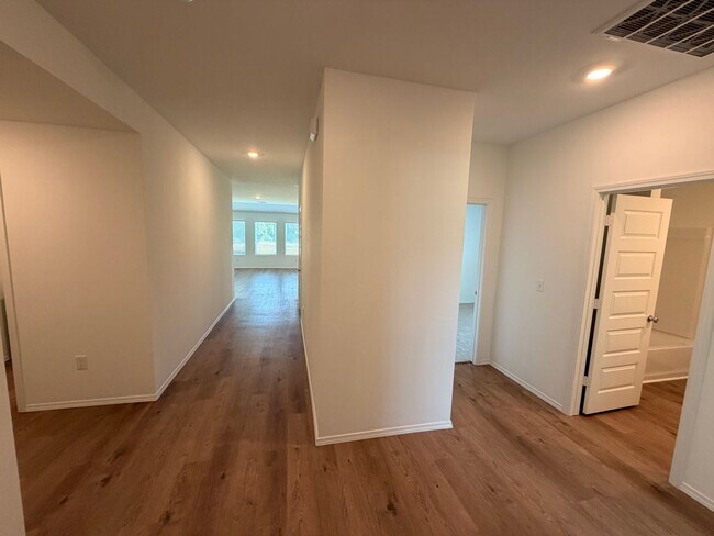 Foto del edificio - Brand-New 4 Bed | Designer Finishes | Open Floor Plan | Refrigerator & Washer/Dryer Included!