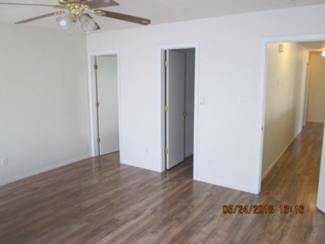 Foto del edificio - 6136 Rose Park Ave NW