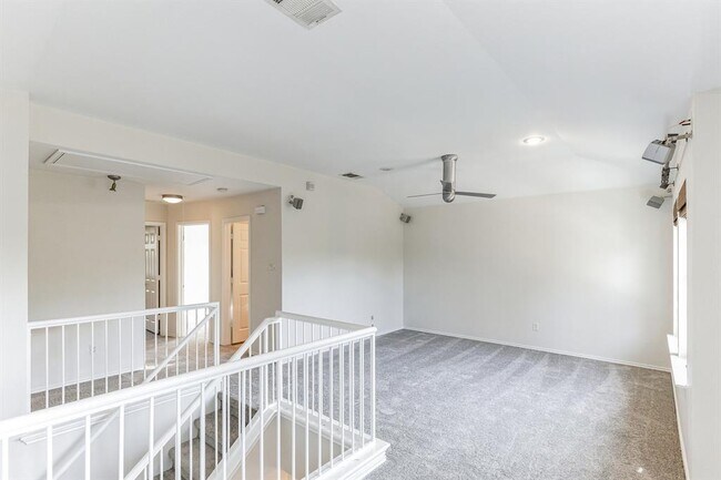 Building Photo - 921 Truman Ln
