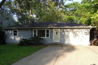Building Photo - 807 7th Ave