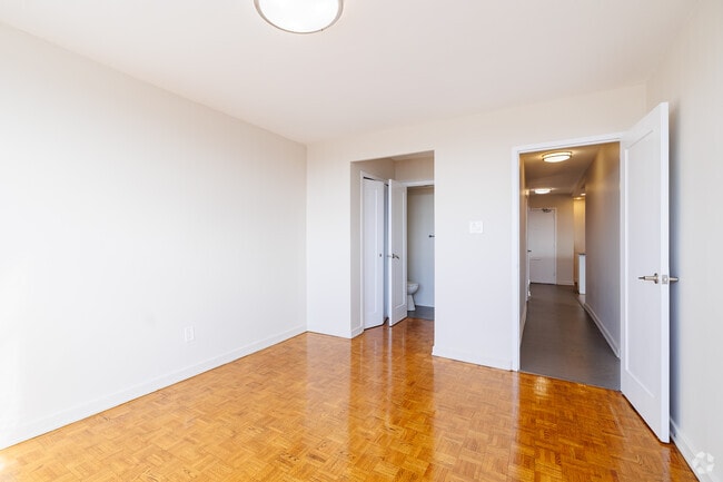 2BR, 2BA - Bedroom - 1172 SF - Brookbanks Apartments