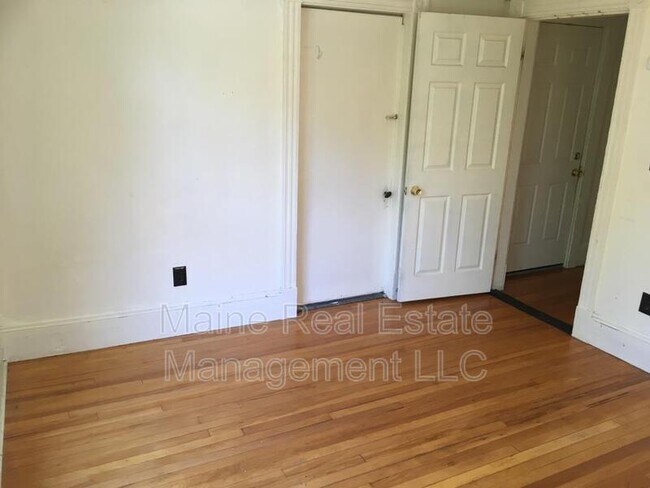 Foto del edificio - 2325-25 Spring St