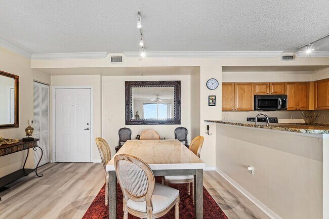 Foto del edificio - 616 Clearwater Park Rd