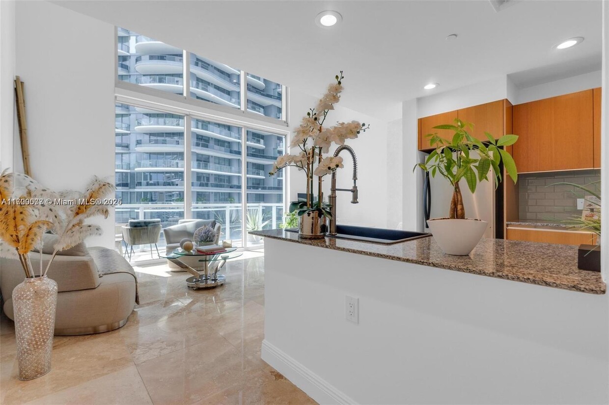 Foto principal - 1050 Brickell Ave