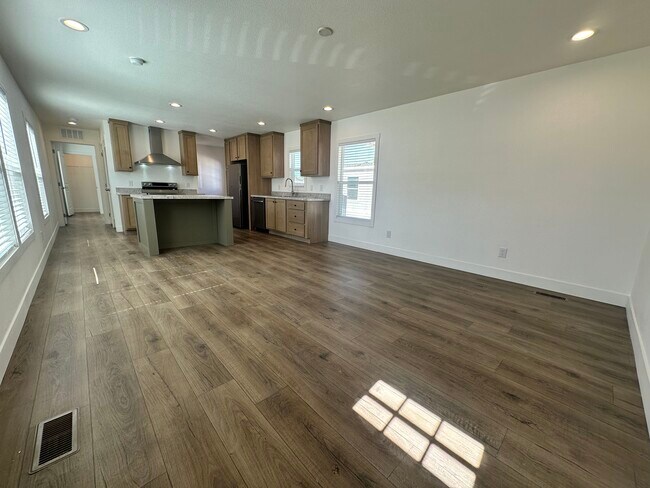 Foto del edificio - 2060 N Center St