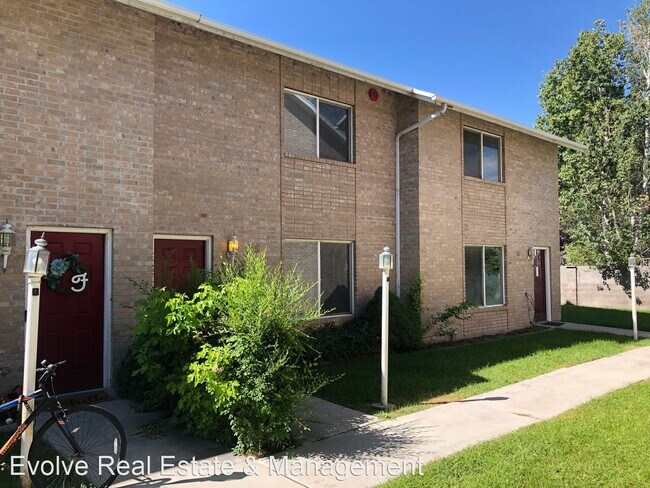 Foto del edificio - 3 br, 2.5 bath House - 205 N Geneva Rd #15