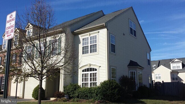 Foto del edificio - 9300 Warren Falls Ln