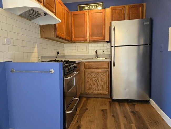 Building Photo - Cozy 1 Bed 1 Bath Condo With Parking In Br...