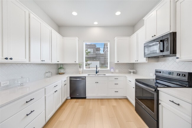 Building Photo - 15109 Casbah Dr