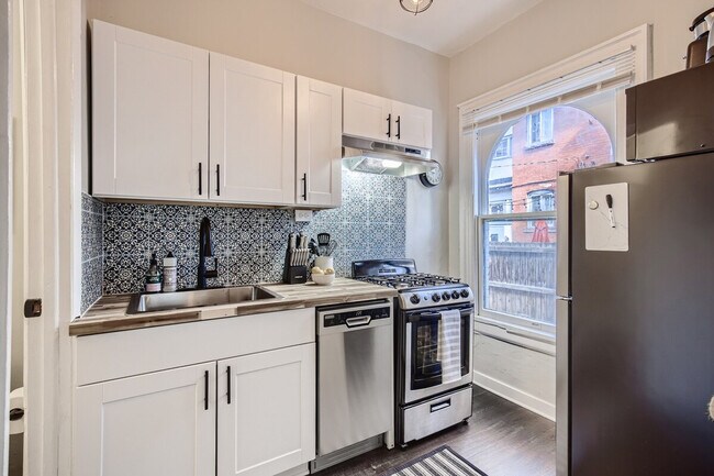 Foto del edificio - 1073 N Downing St