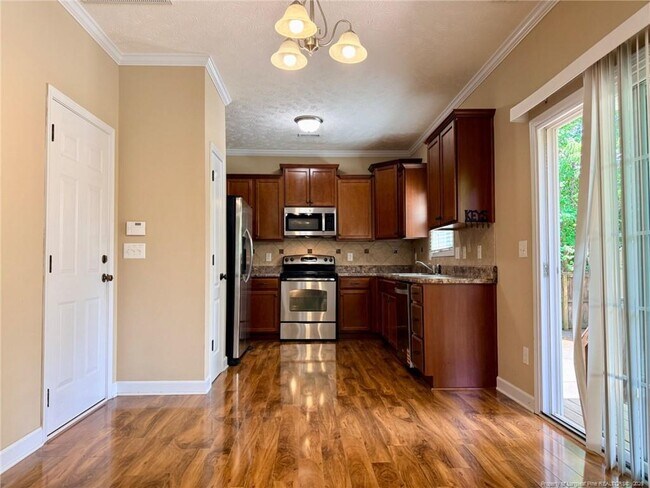 Foto del edificio - 422 Jamestown Ave