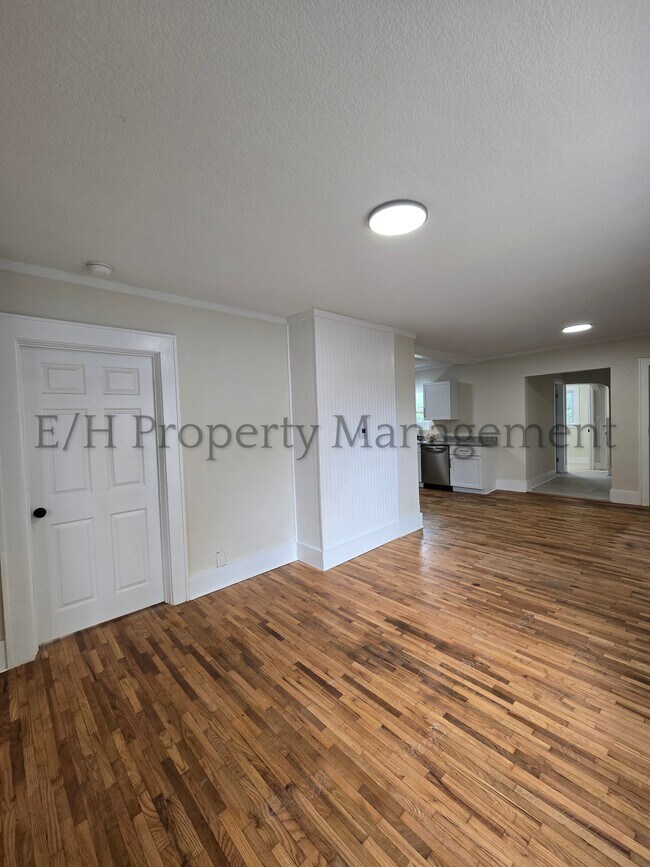 Foto del edificio - 244 N Athenian Ave