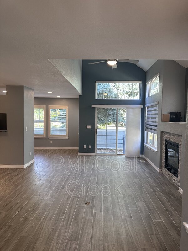 Foto del edificio - 13900 Lake Song Ln