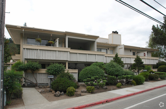 Building Photo - 680 Moraga Rd