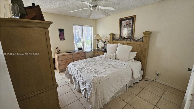 Foto del edificio - 3340 Pinewalk Dr N