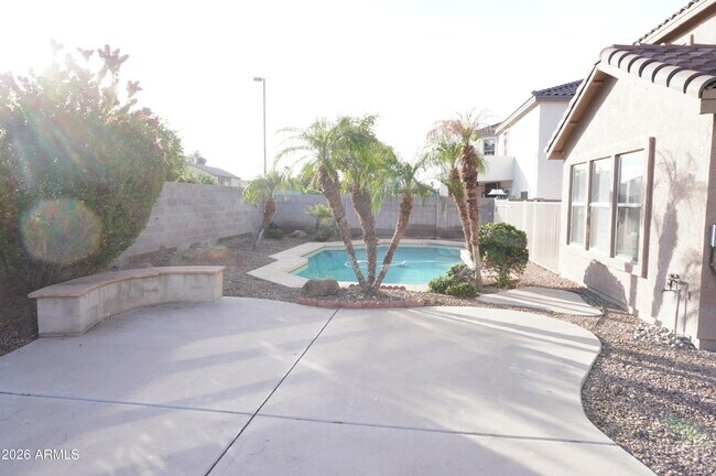 Foto del edificio - 3281 S Martingale Rd