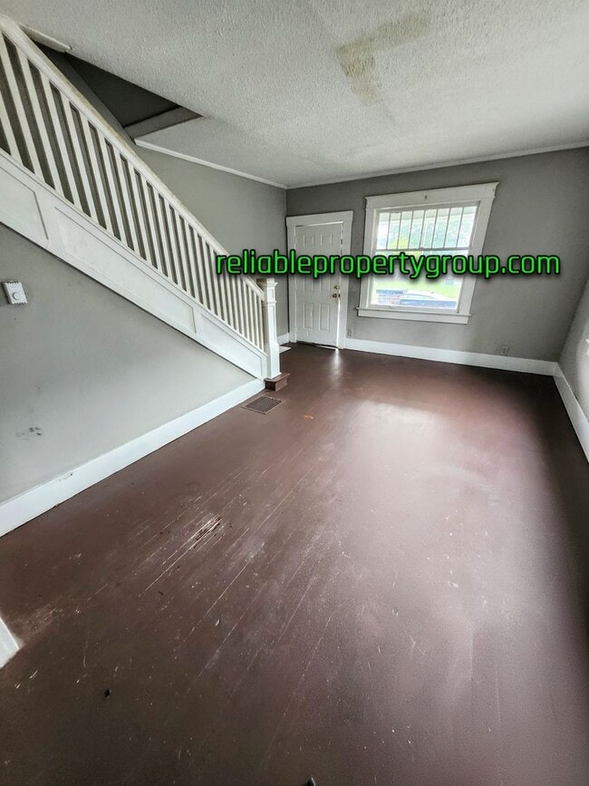 Building Photo - 1720-1722 S Boots