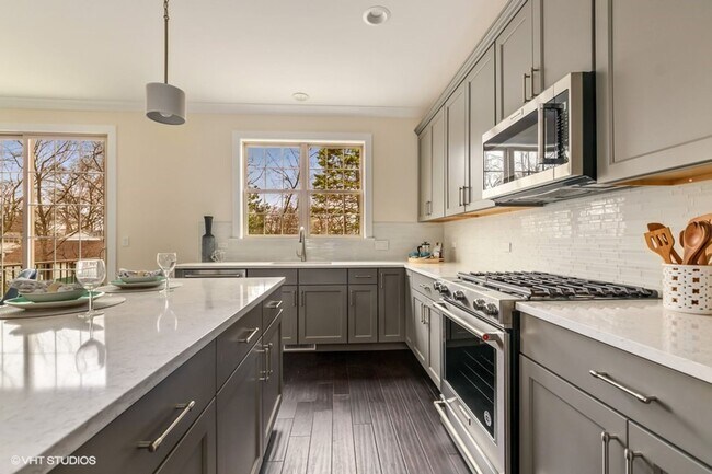 Interior Photo - Elm Street Place
