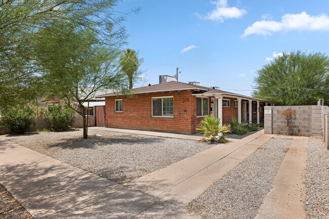 Foto del edificio - 9th Avenue Townhomes