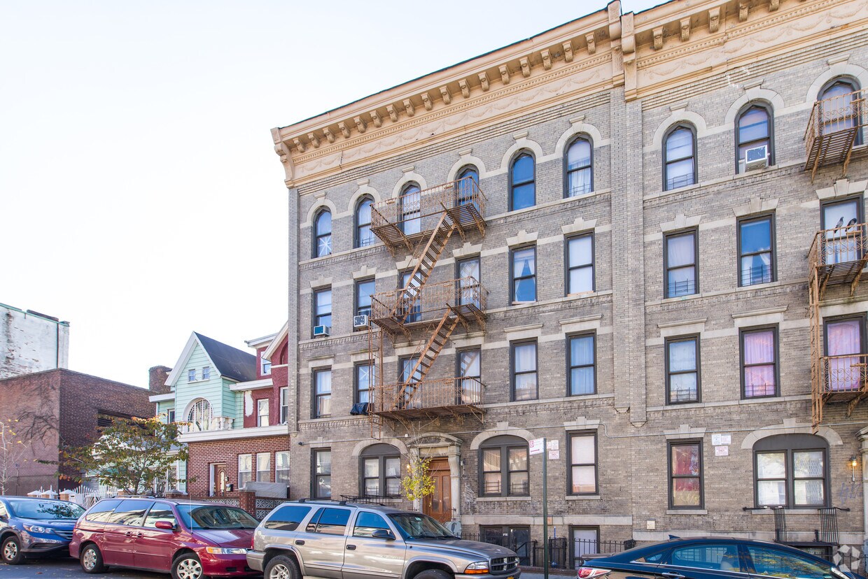 Foto principal - 456 53rd St