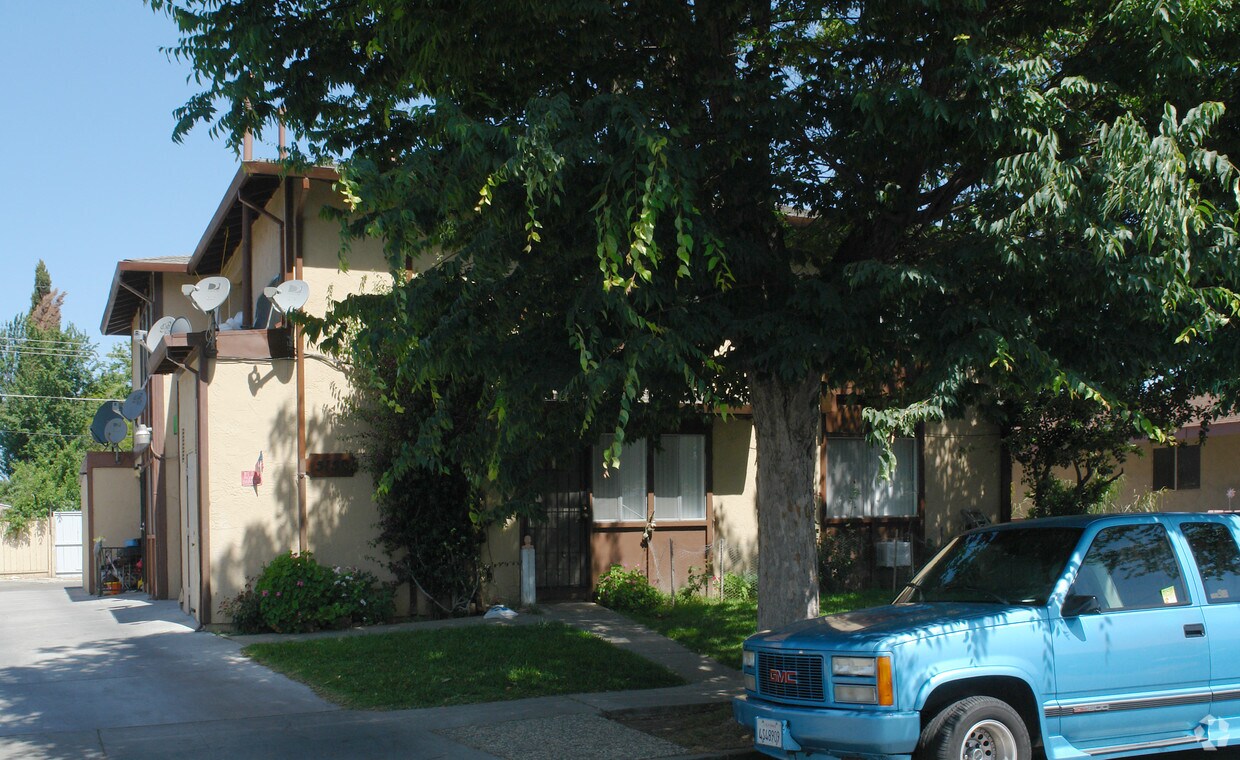 Building Photo - 5159 Snow Dr