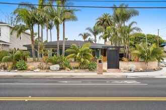 Building Photo - 2221 Santa Ana Ave