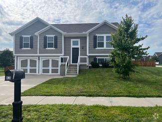Building Photo - 904 N Cypress Cir