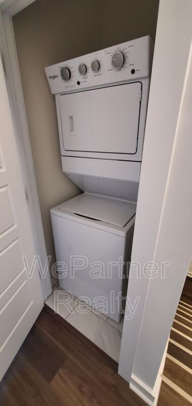 Building Photo - 2037 Ocean Dr NW